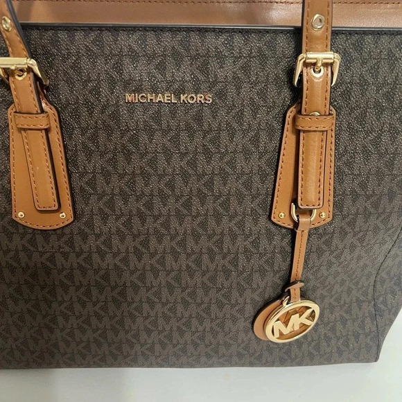 Michael Kors NWOT Voyager Medium Brown Tote Pocketbook Bag Logo Gold - Picture 10 of 12